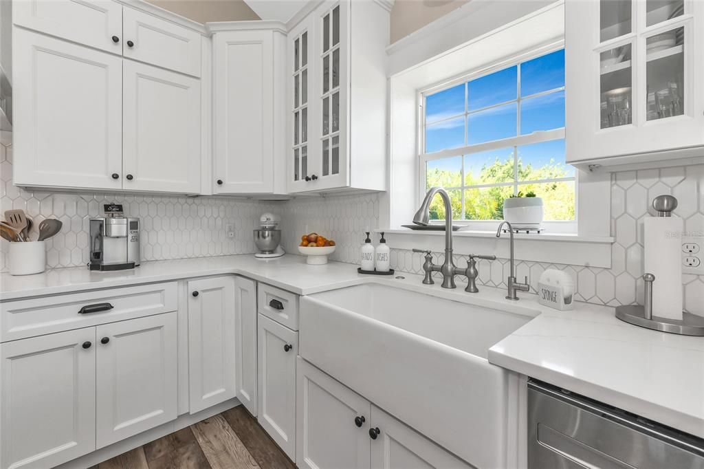 Activo con contrato: $875,000 (3 camas, 2 baños, 2405 Pies cuadrados)