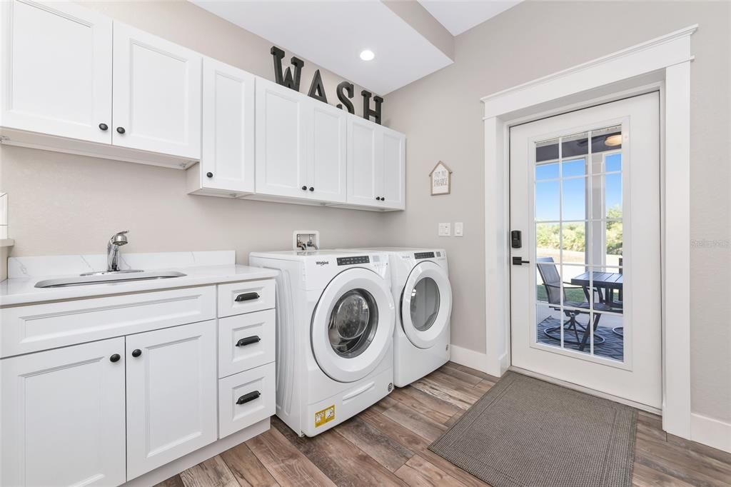 Activo con contrato: $875,000 (3 camas, 2 baños, 2405 Pies cuadrados)