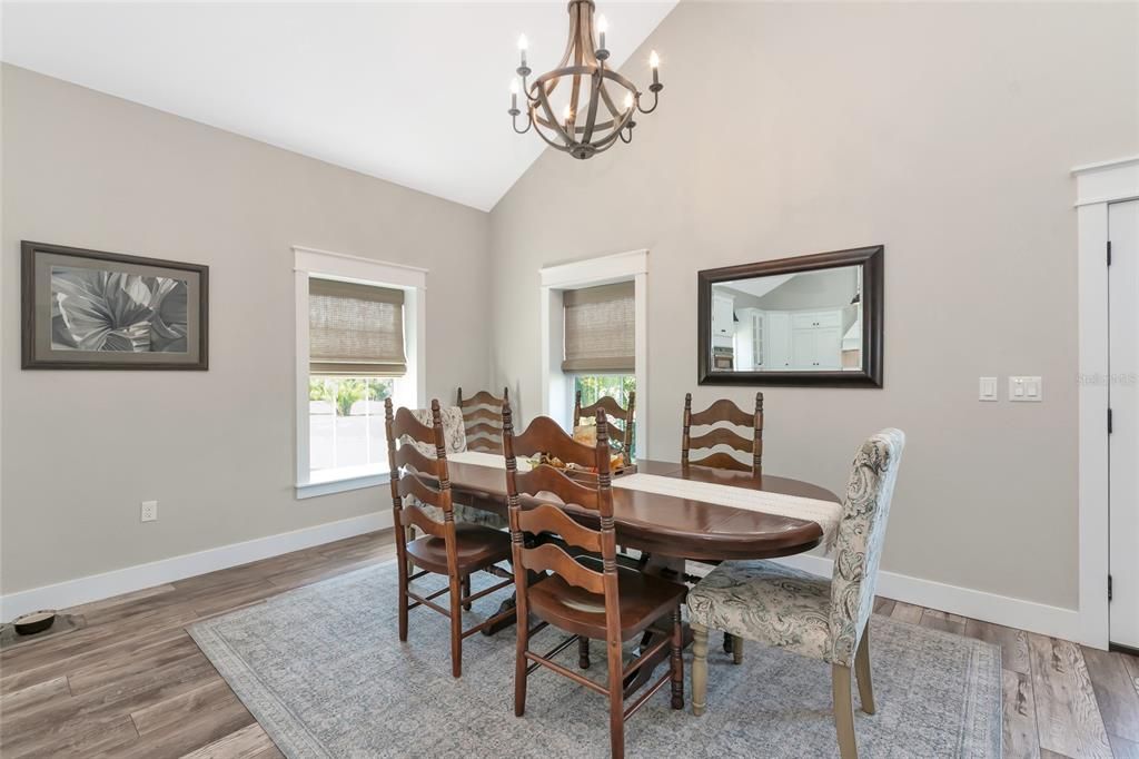 Activo con contrato: $875,000 (3 camas, 2 baños, 2405 Pies cuadrados)