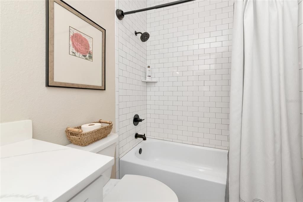 Activo con contrato: $875,000 (3 camas, 2 baños, 2405 Pies cuadrados)