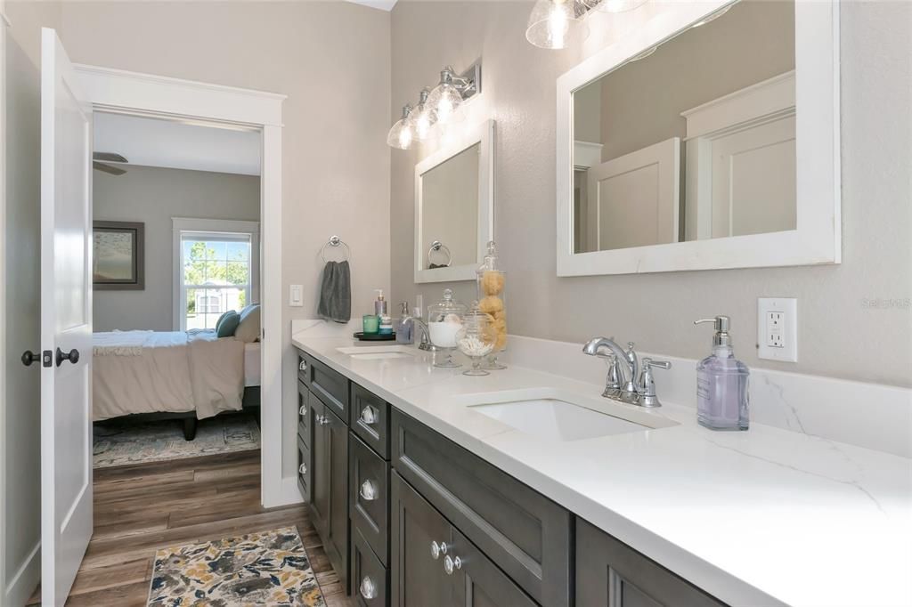 Activo con contrato: $875,000 (3 camas, 2 baños, 2405 Pies cuadrados)