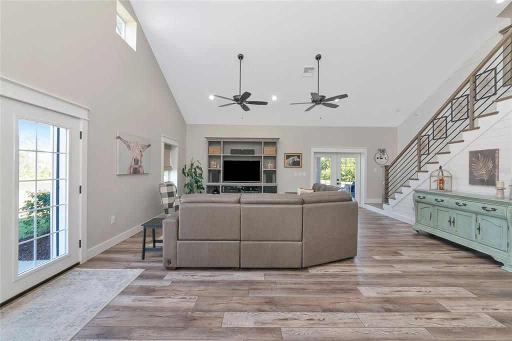 Activo con contrato: $875,000 (3 camas, 2 baños, 2405 Pies cuadrados)