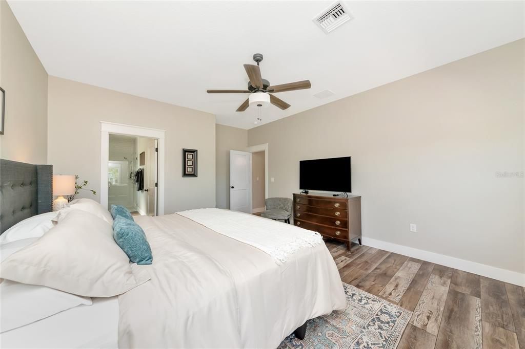 Activo con contrato: $875,000 (3 camas, 2 baños, 2405 Pies cuadrados)