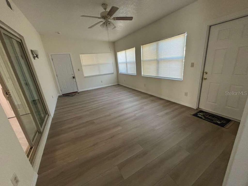 For Sale: $365,000 (4 beds, 2 baths, 1641 Square Feet)