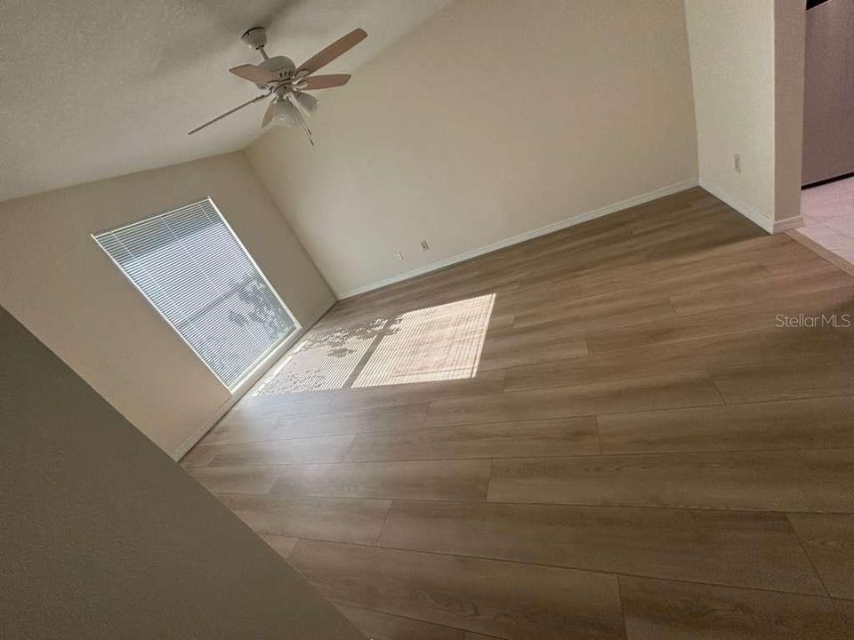 For Sale: $365,000 (4 beds, 2 baths, 1641 Square Feet)