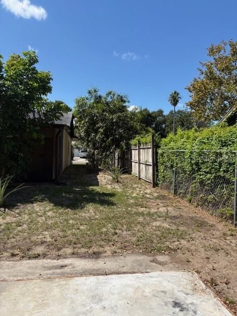 For Sale: $365,000 (4 beds, 2 baths, 1641 Square Feet)