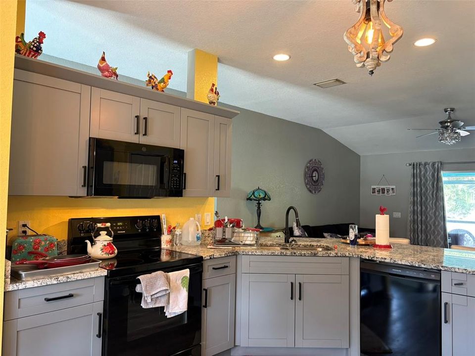 For Sale: $299,900 (3 beds, 2 baths, 1493 Square Feet)