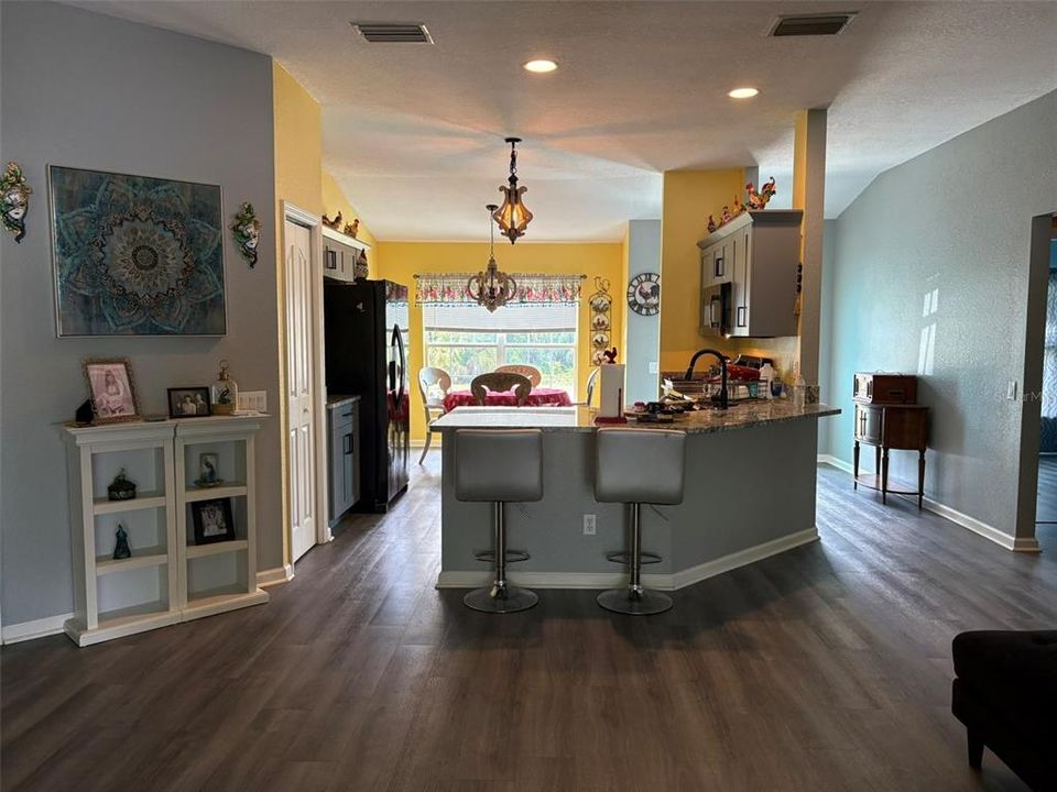 For Sale: $299,900 (3 beds, 2 baths, 1493 Square Feet)