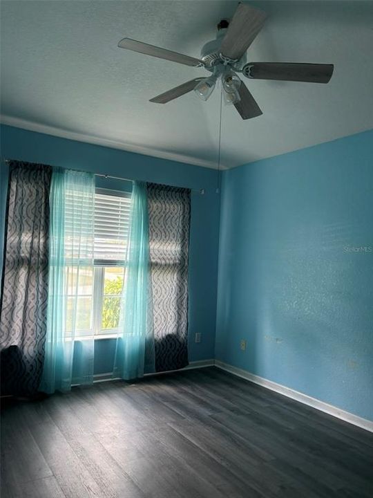 For Sale: $299,900 (3 beds, 2 baths, 1493 Square Feet)