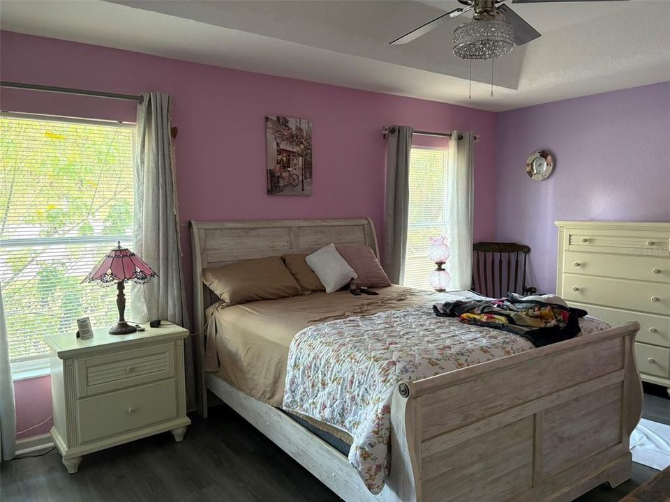 For Sale: $299,900 (3 beds, 2 baths, 1493 Square Feet)