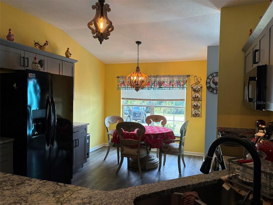 For Sale: $299,900 (3 beds, 2 baths, 1493 Square Feet)