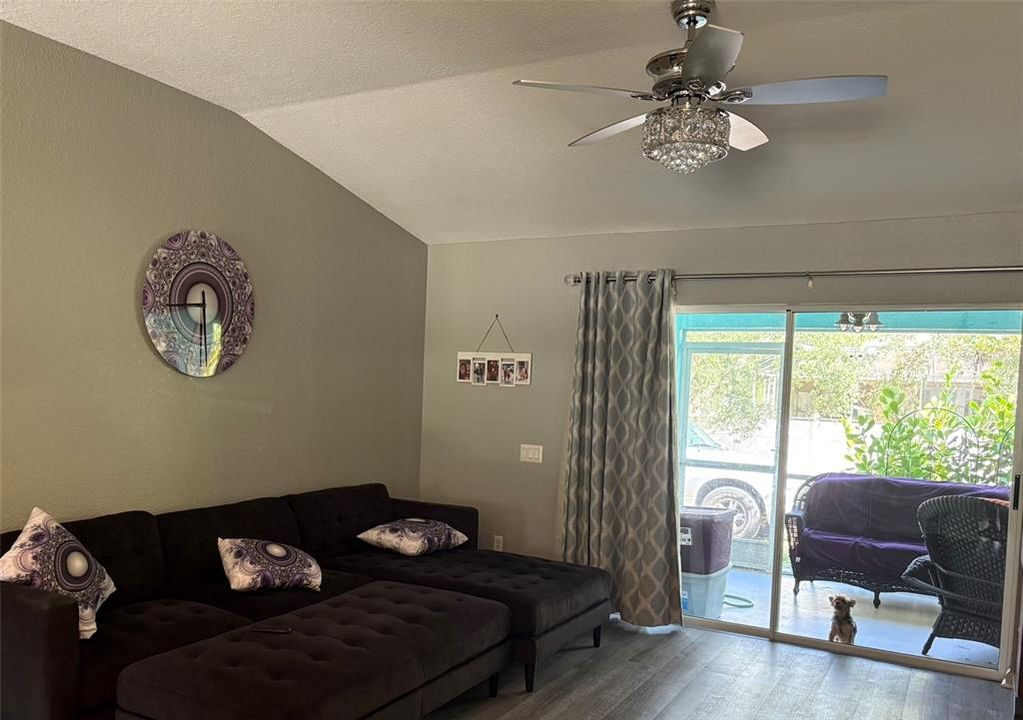 For Sale: $299,900 (3 beds, 2 baths, 1493 Square Feet)