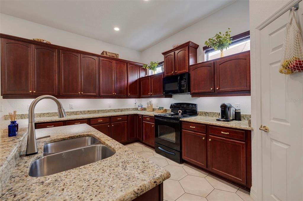 For Sale: $799,000 (4 beds, 3 baths, 2733 Square Feet)