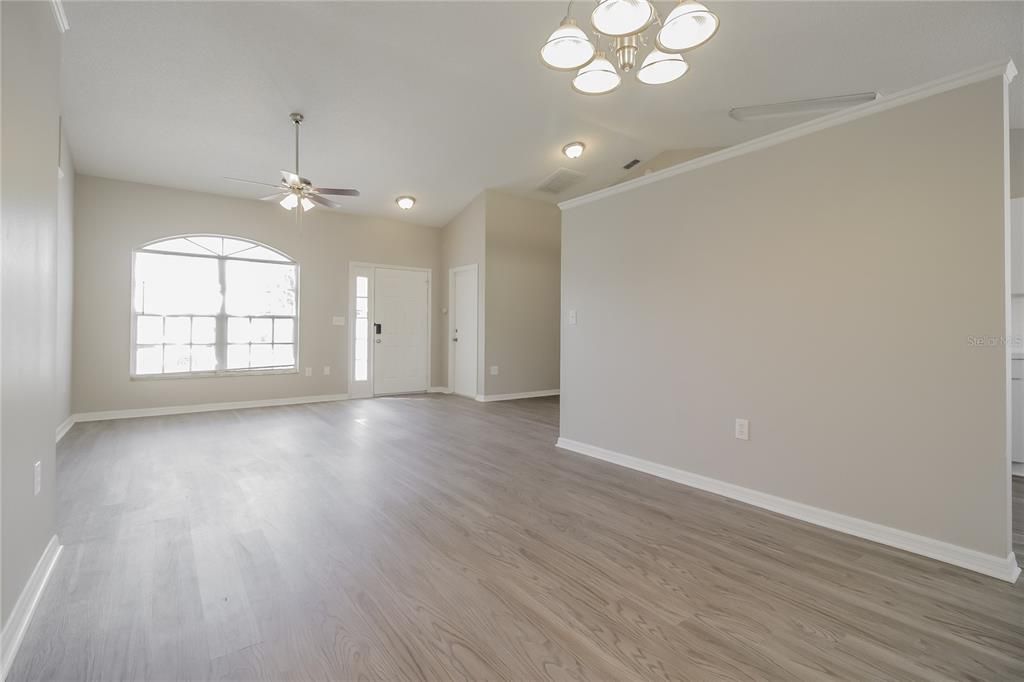 For Rent: $2,095 (3 beds, 2 baths, 1385 Square Feet)