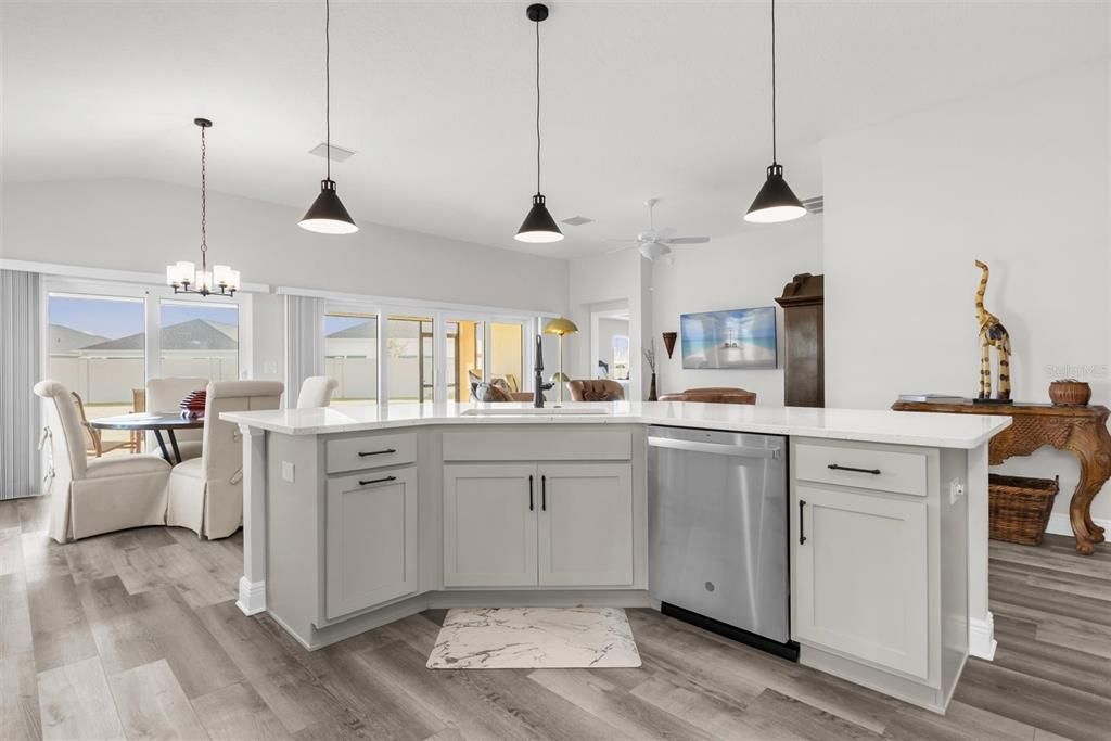 En Venta: $549,900 (3 camas, 3 baños, 1905 Pies cuadrados)