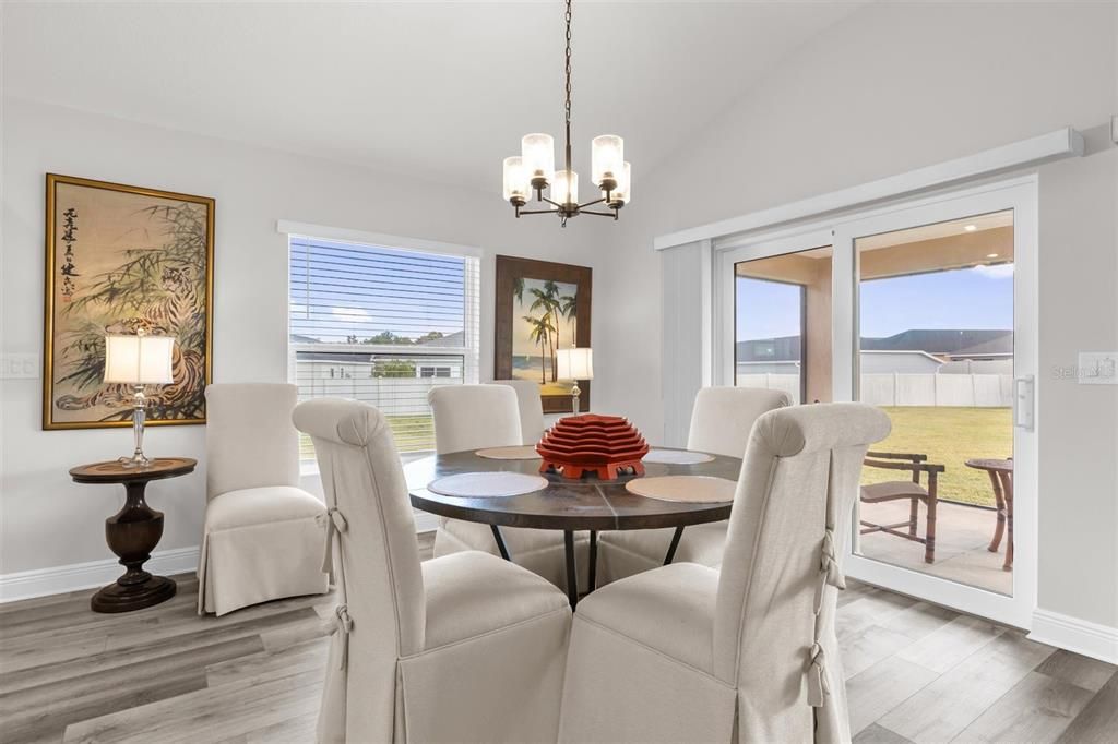 En Venta: $549,900 (3 camas, 3 baños, 1905 Pies cuadrados)