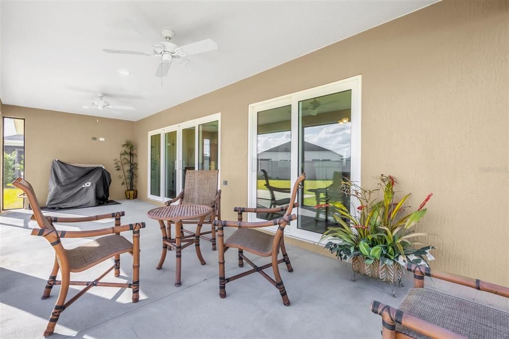 En Venta: $549,900 (3 camas, 3 baños, 1905 Pies cuadrados)