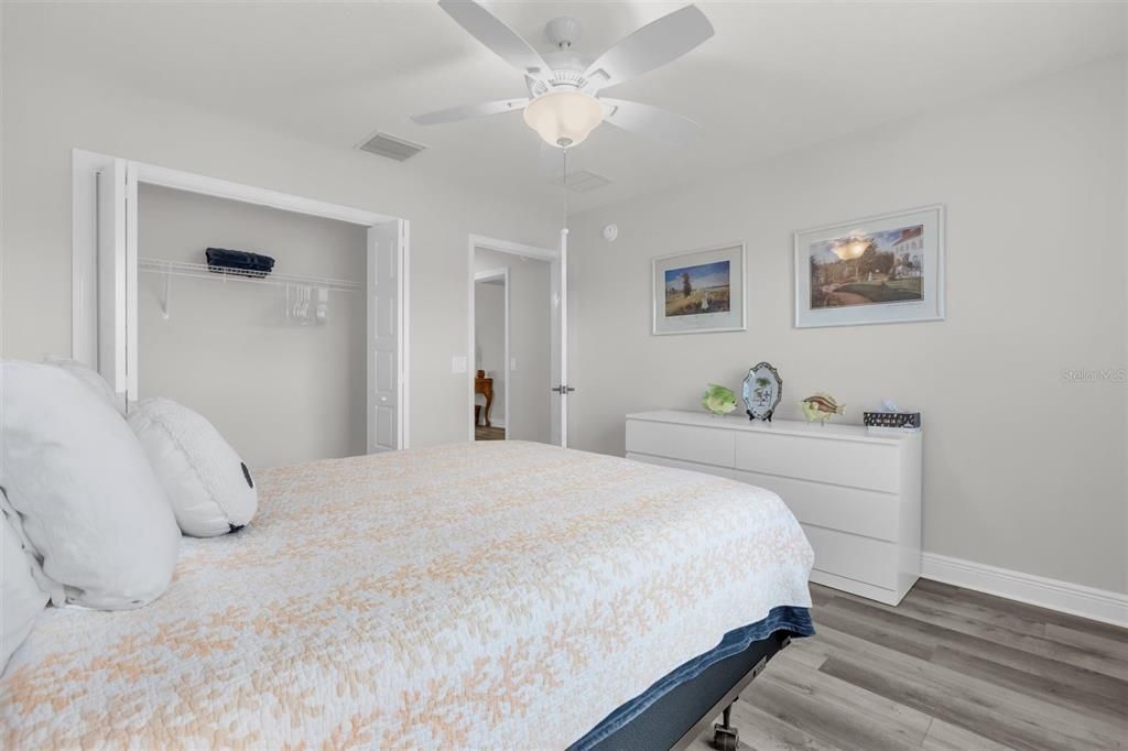 En Venta: $549,900 (3 camas, 3 baños, 1905 Pies cuadrados)