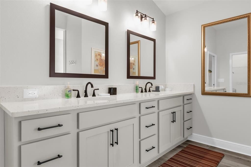 En Venta: $549,900 (3 camas, 3 baños, 1905 Pies cuadrados)