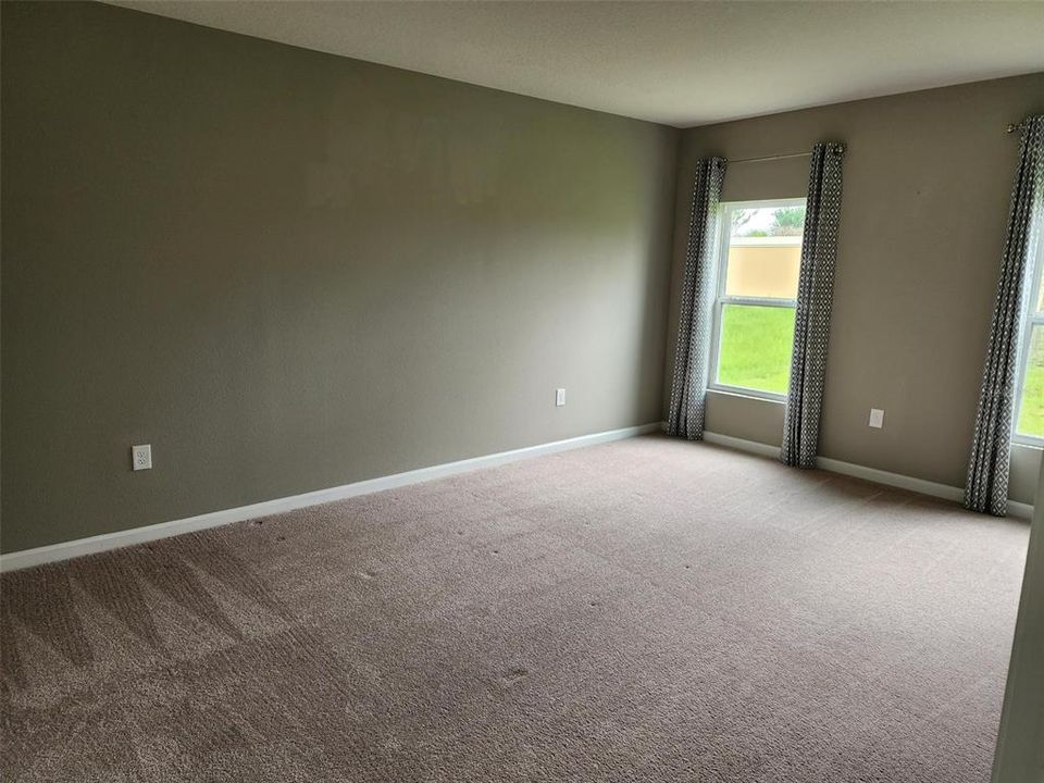 出租: $1,825 (4 贝兹, 2 浴室, 1747 平方英尺)