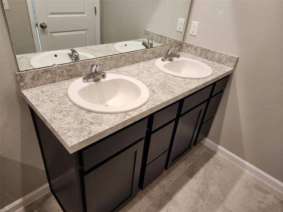 出租: $1,825 (4 贝兹, 2 浴室, 1747 平方英尺)