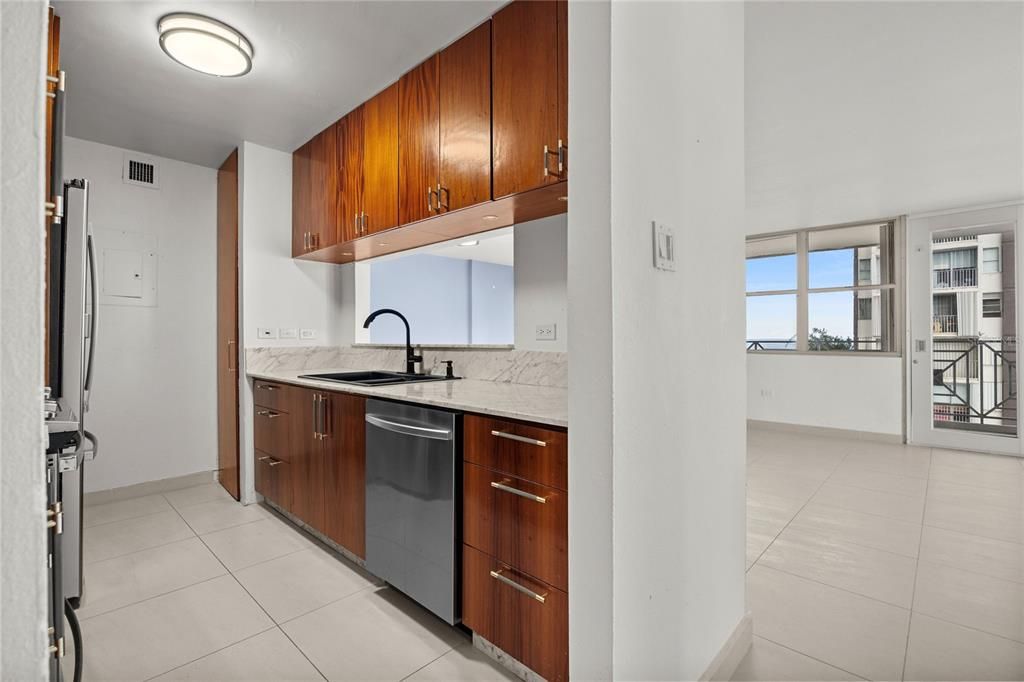 待售: $795,000 (3 贝兹, 2 浴室, 1901 平方英尺)