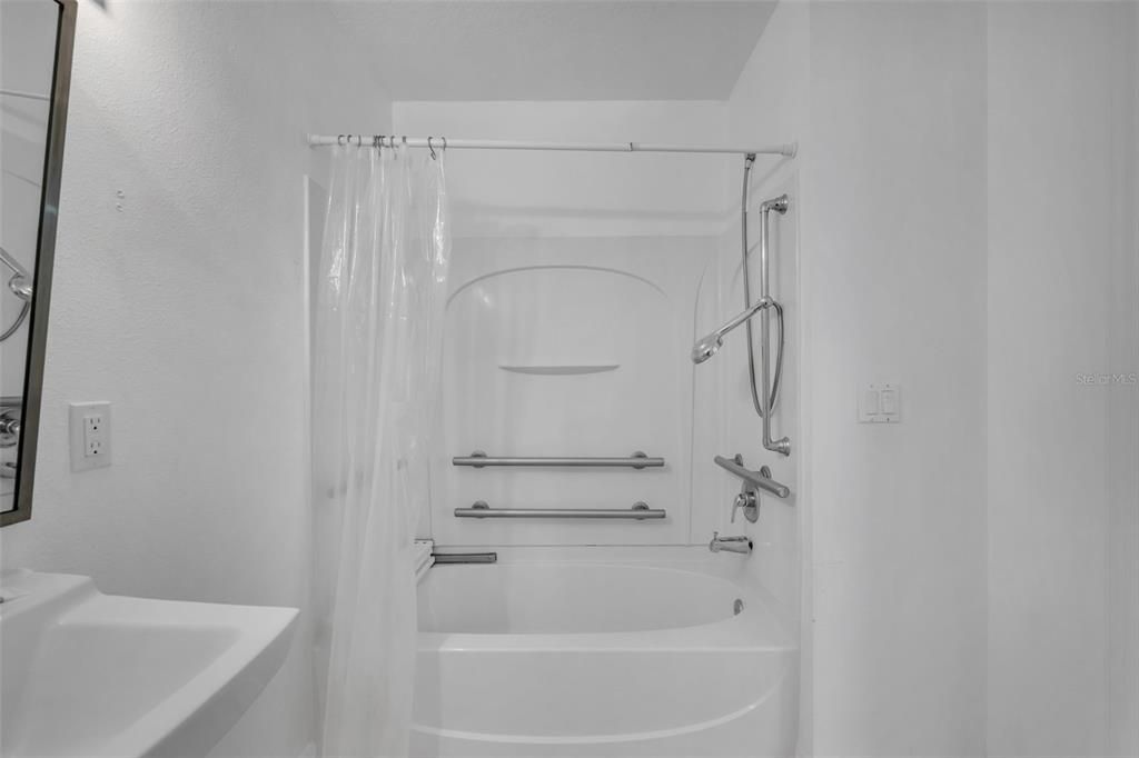 待售: $214,000 (3 贝兹, 2 浴室, 1204 平方英尺)