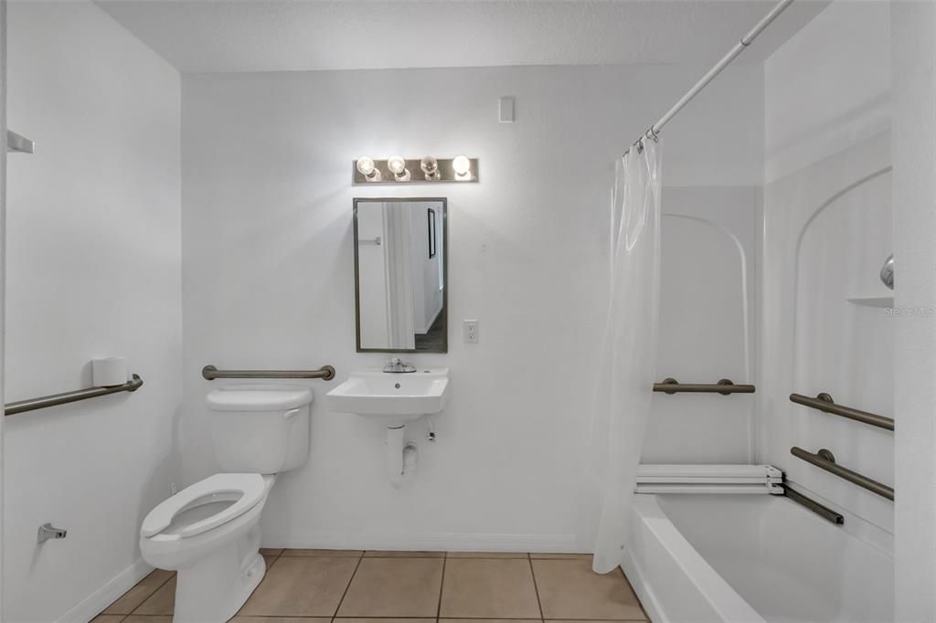 待售: $214,000 (3 贝兹, 2 浴室, 1204 平方英尺)