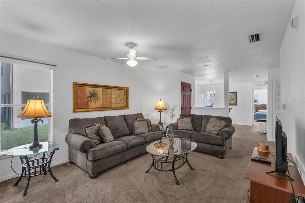 待售: $214,000 (3 贝兹, 2 浴室, 1204 平方英尺)