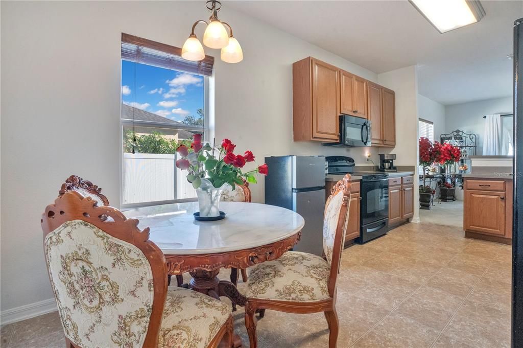 На продажу: $335,000 (4 спален, 2 ванн, 1855 Квадратных фут)