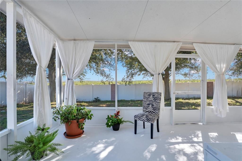 На продажу: $335,000 (4 спален, 2 ванн, 1855 Квадратных фут)