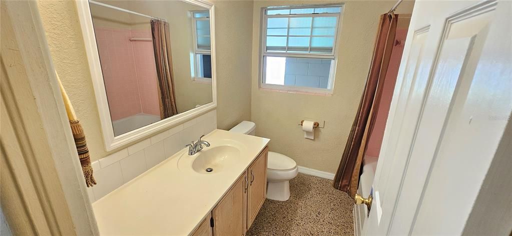 For Rent: $1,749 (2 beds, 1 baths, 1182 Square Feet)