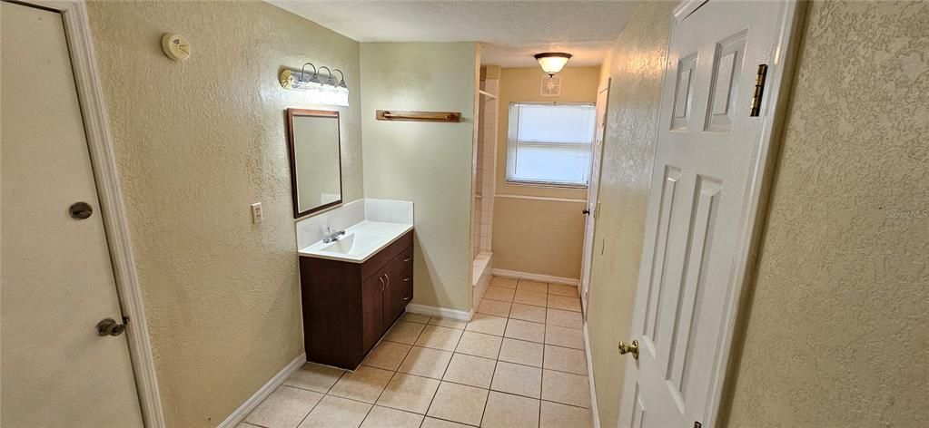 For Rent: $1,749 (2 beds, 1 baths, 1182 Square Feet)