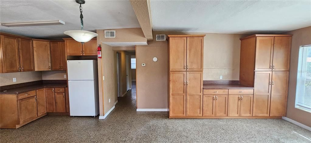 For Rent: $1,749 (2 beds, 1 baths, 1182 Square Feet)