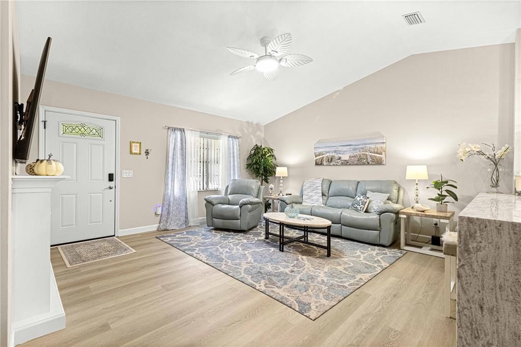 待售: $320,000 (3 贝兹, 2 浴室, 1256 平方英尺)