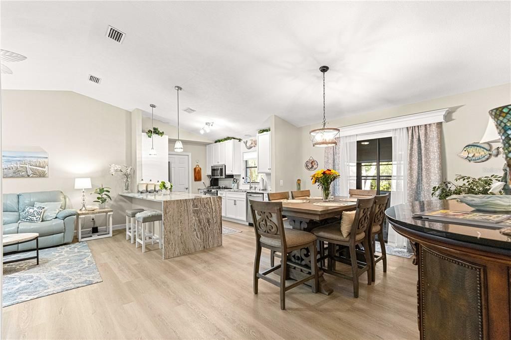 待售: $320,000 (3 贝兹, 2 浴室, 1256 平方英尺)