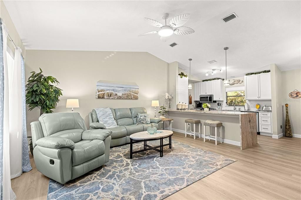 待售: $320,000 (3 贝兹, 2 浴室, 1256 平方英尺)