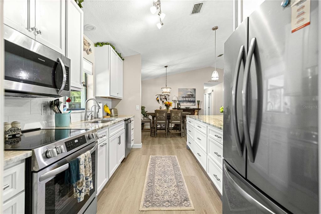 待售: $320,000 (3 贝兹, 2 浴室, 1256 平方英尺)