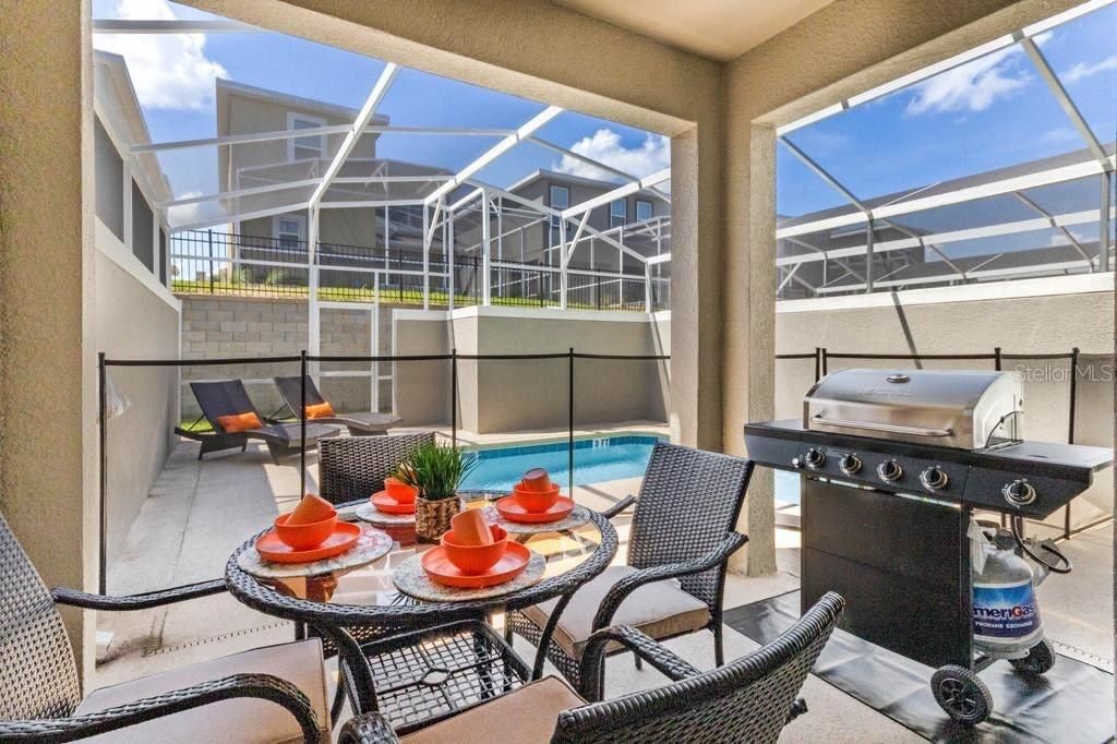 Activo con contrato: $384,900 (4 camas, 3 baños, 1914 Pies cuadrados)