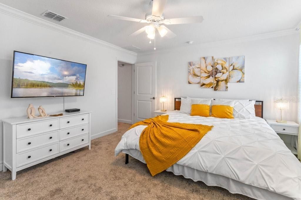 Activo con contrato: $384,900 (4 camas, 3 baños, 1914 Pies cuadrados)