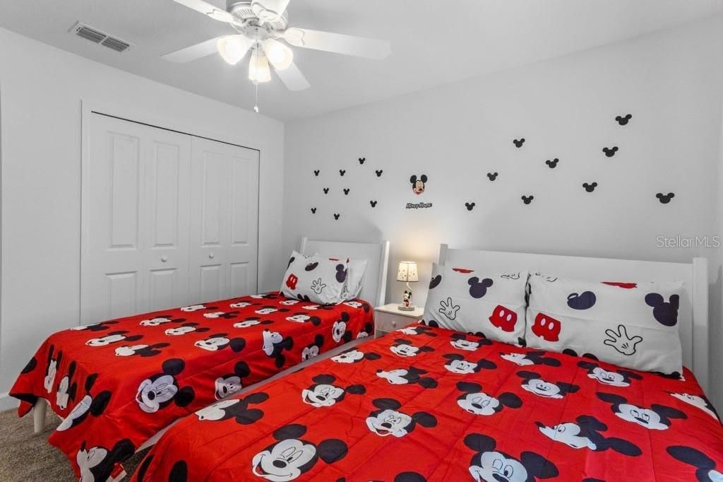 Activo con contrato: $384,900 (4 camas, 3 baños, 1914 Pies cuadrados)