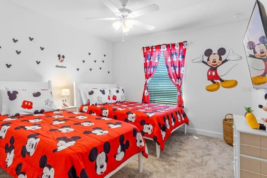 Activo con contrato: $384,900 (4 camas, 3 baños, 1914 Pies cuadrados)