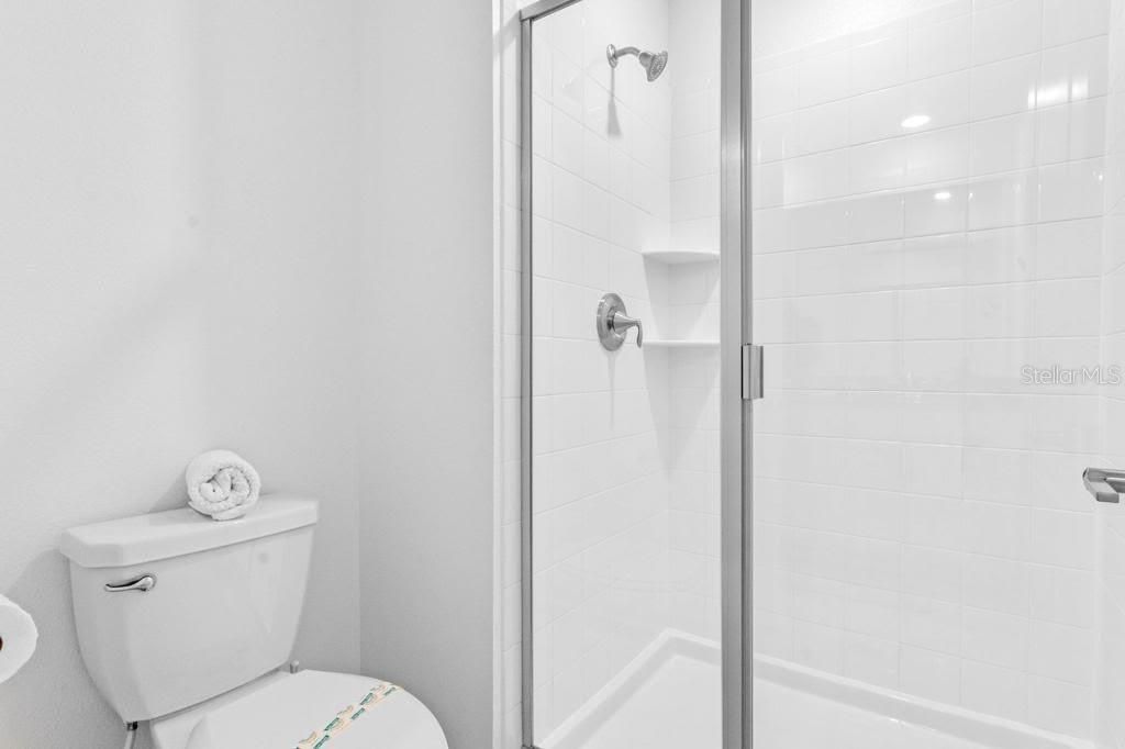 Activo con contrato: $384,900 (4 camas, 3 baños, 1914 Pies cuadrados)