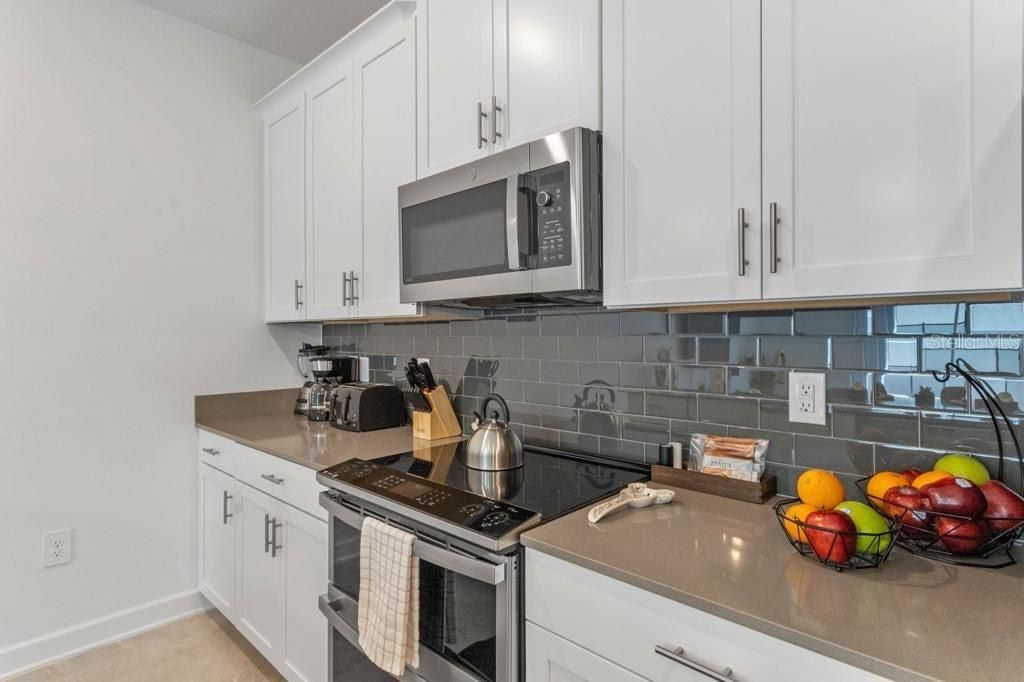 Activo con contrato: $384,900 (4 camas, 3 baños, 1914 Pies cuadrados)