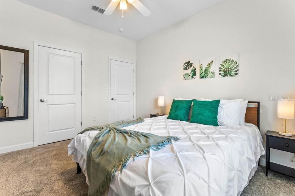 Activo con contrato: $384,900 (4 camas, 3 baños, 1914 Pies cuadrados)