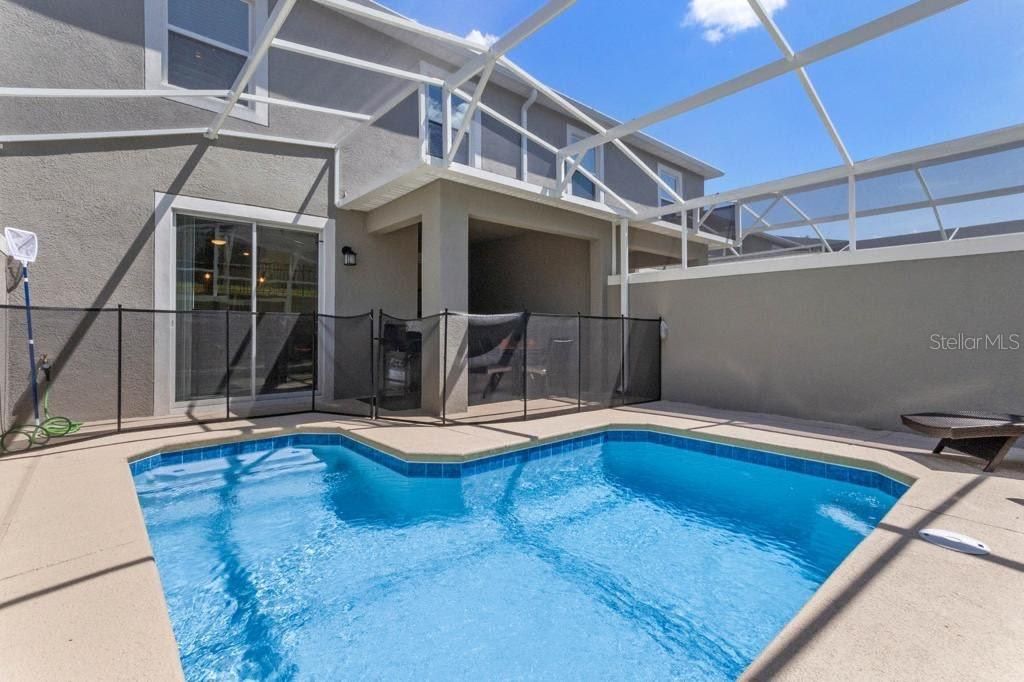 Activo con contrato: $384,900 (4 camas, 3 baños, 1914 Pies cuadrados)