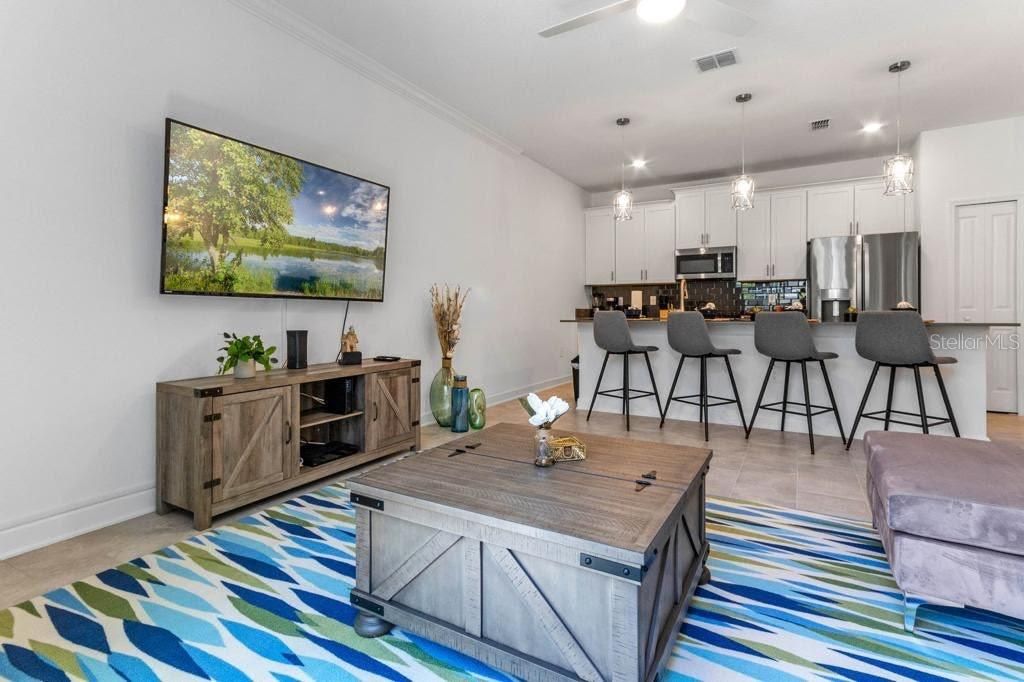 Activo con contrato: $384,900 (4 camas, 3 baños, 1914 Pies cuadrados)