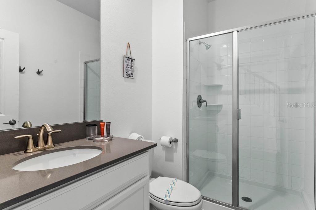 Activo con contrato: $384,900 (4 camas, 3 baños, 1914 Pies cuadrados)