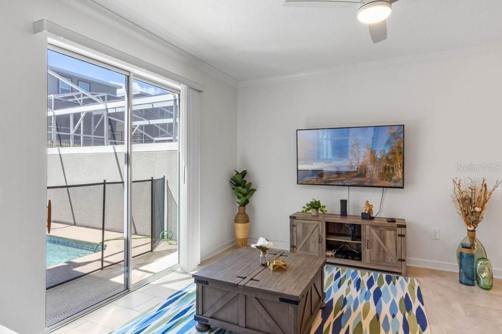 Activo con contrato: $384,900 (4 camas, 3 baños, 1914 Pies cuadrados)