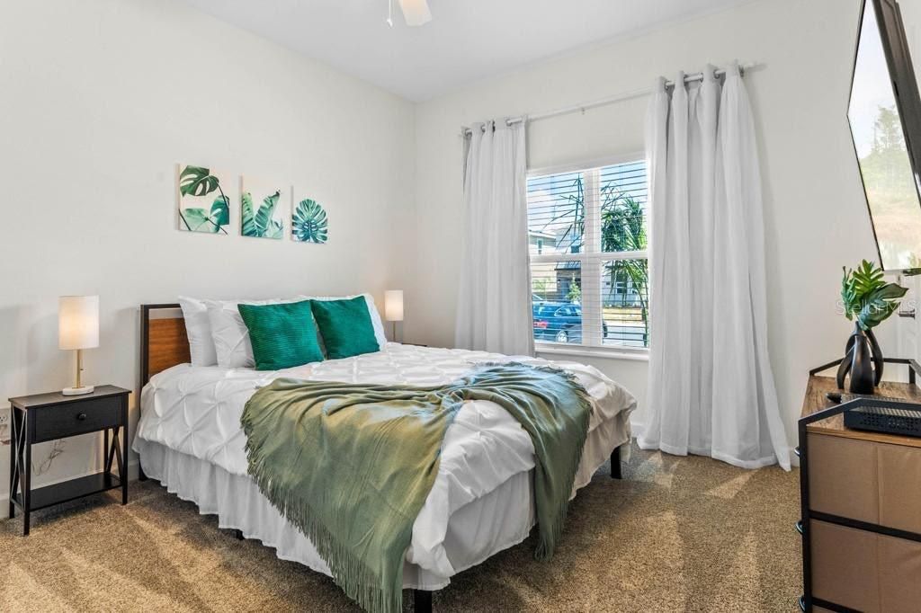 Activo con contrato: $384,900 (4 camas, 3 baños, 1914 Pies cuadrados)